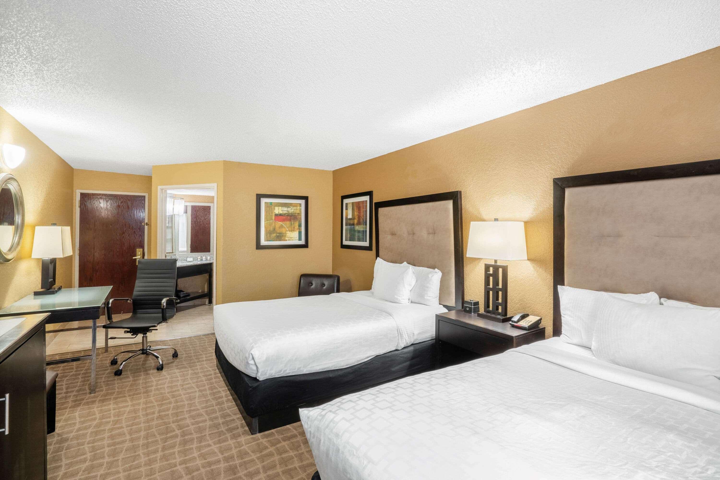 La Quinta By Wyndham Hot Springs Hotel Exterior foto